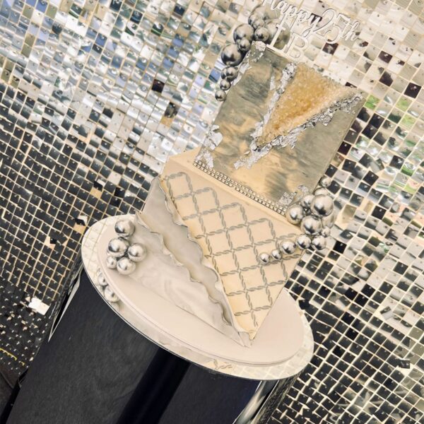 Shop 158 Square geode cake