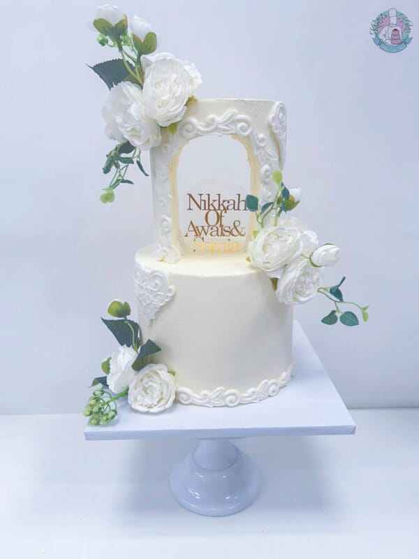 Hole arch cake