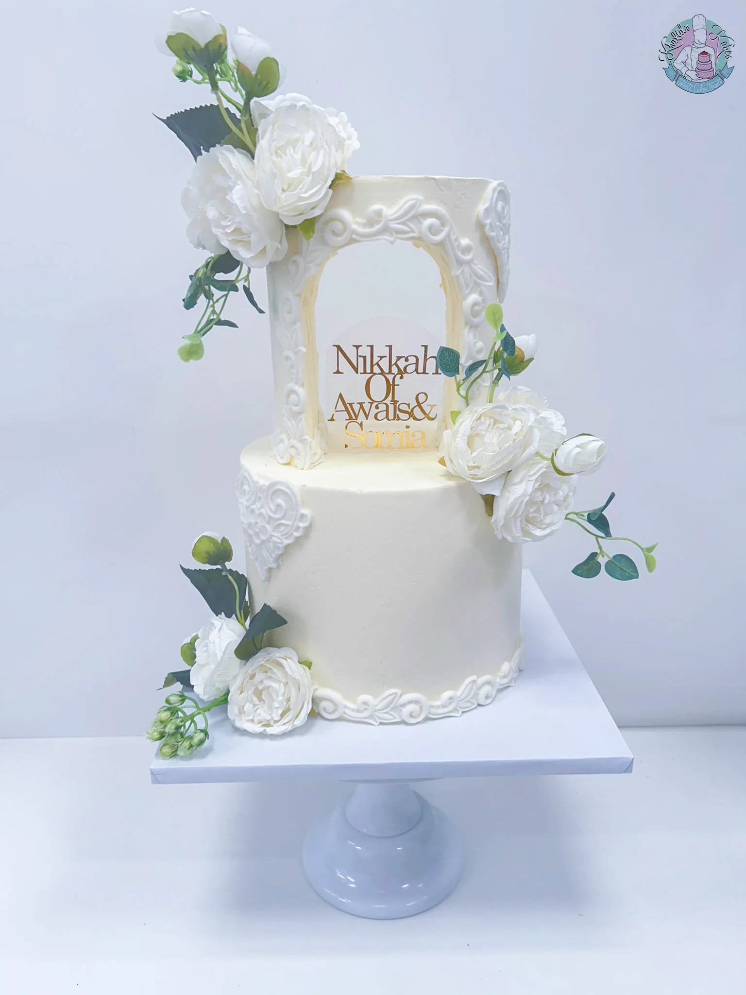 Hole arch cake