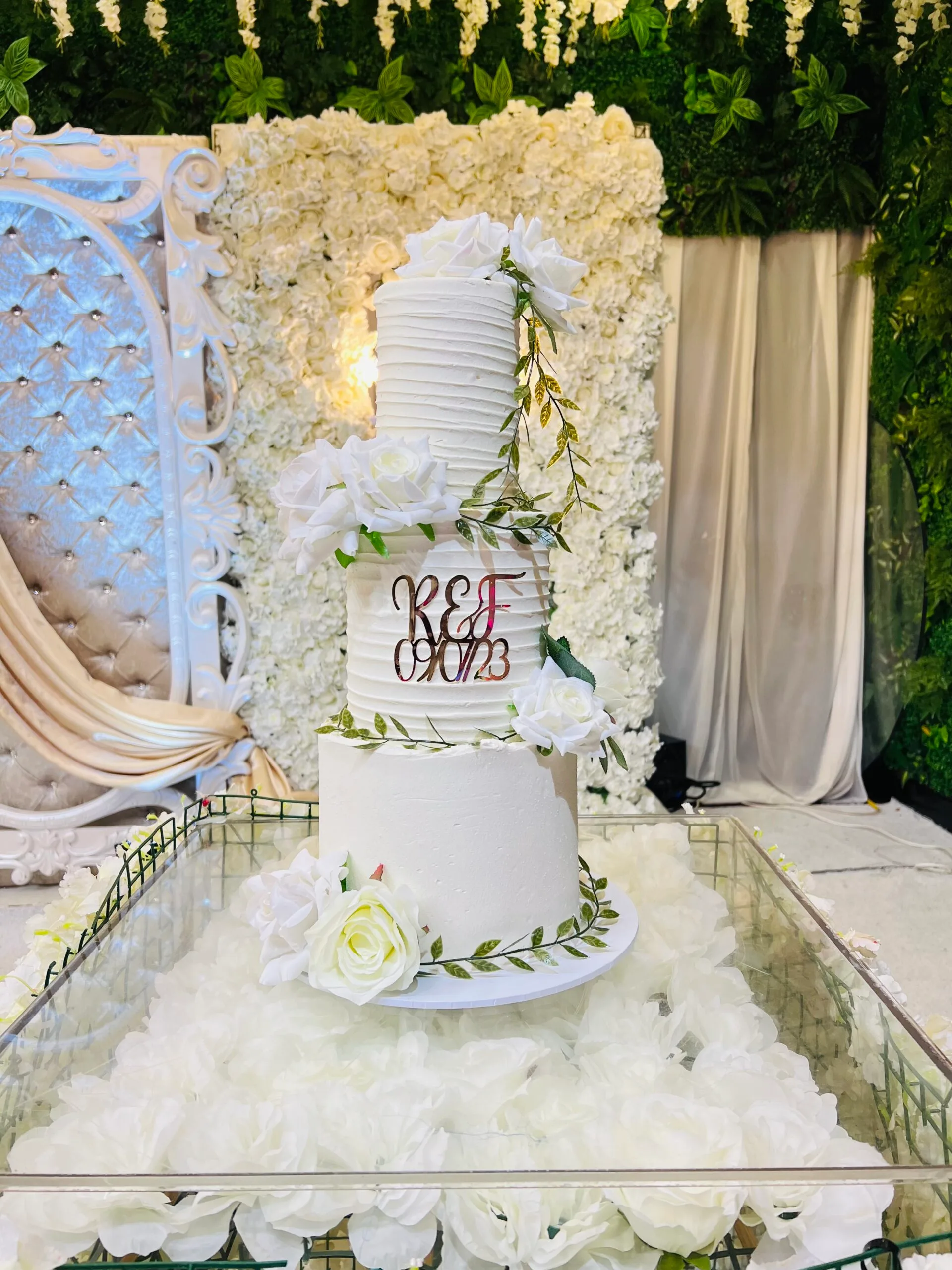 Vine Wedding Cake - Image 3