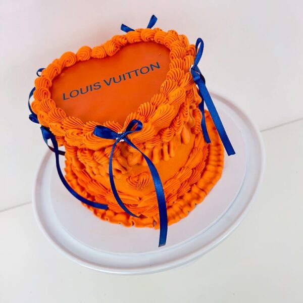 Shop 95 Louis Vuitton heart cake