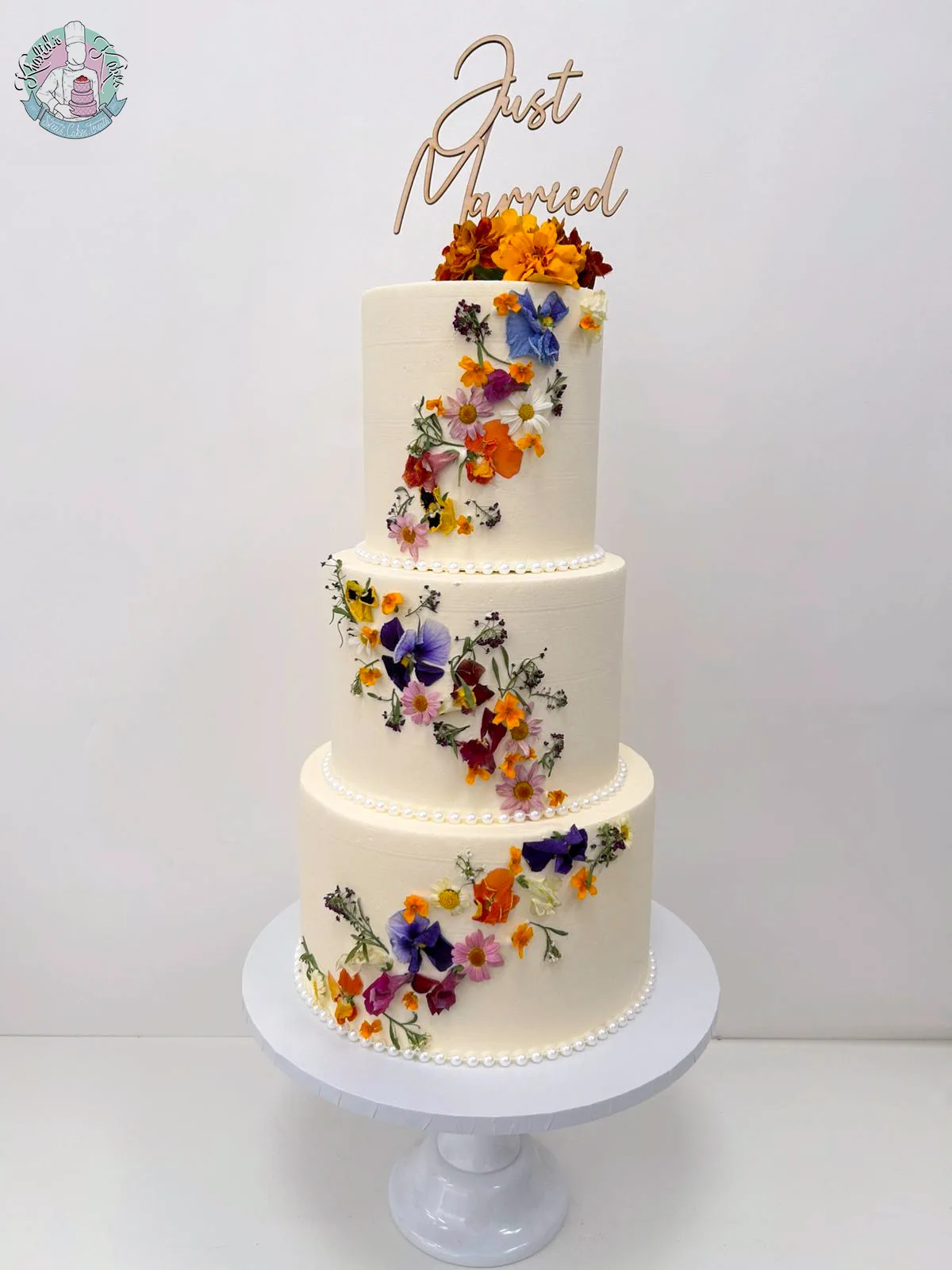 Edible flower wedding cake