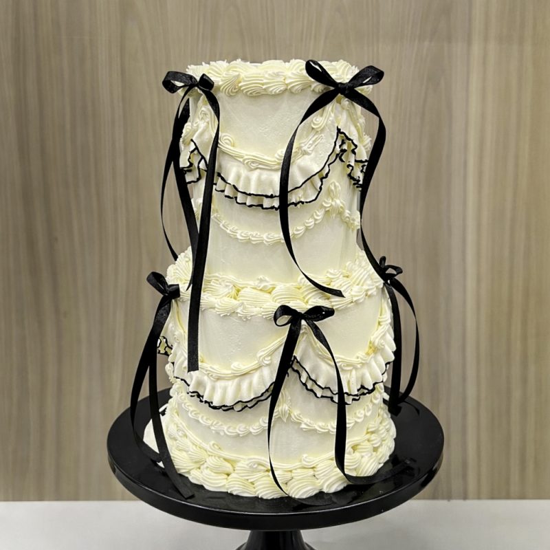 Vintage Piped Wedding Cake 2