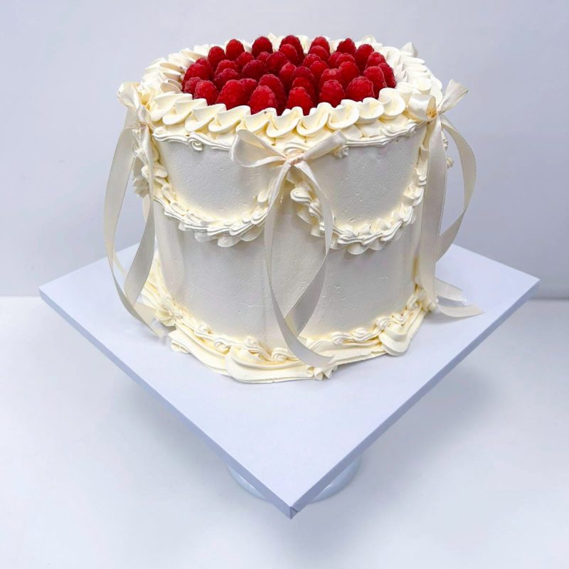 vintage raspberry cake
