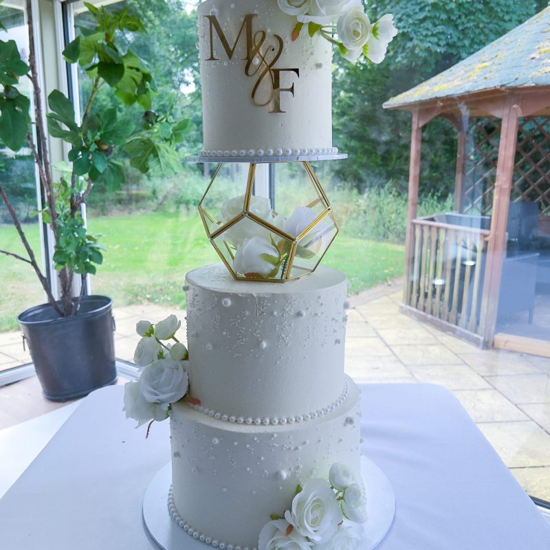 Pearl hex wedding cake