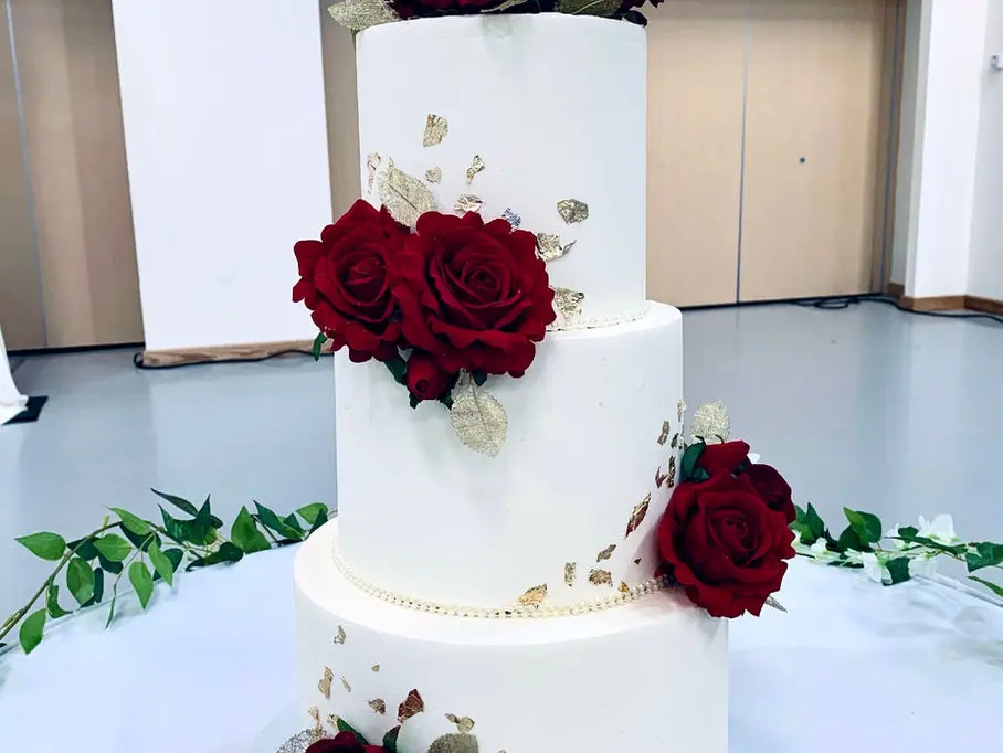 Elevate Your Celebration With A Modern Wedding Cake Decoration