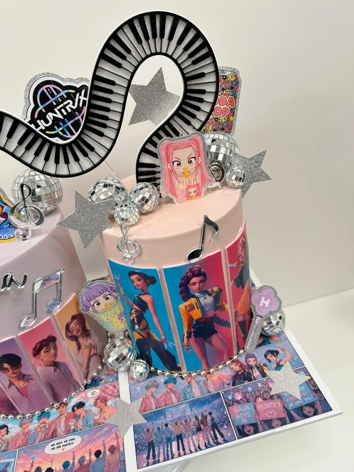 Joint Kpop Demon Hunters Cake